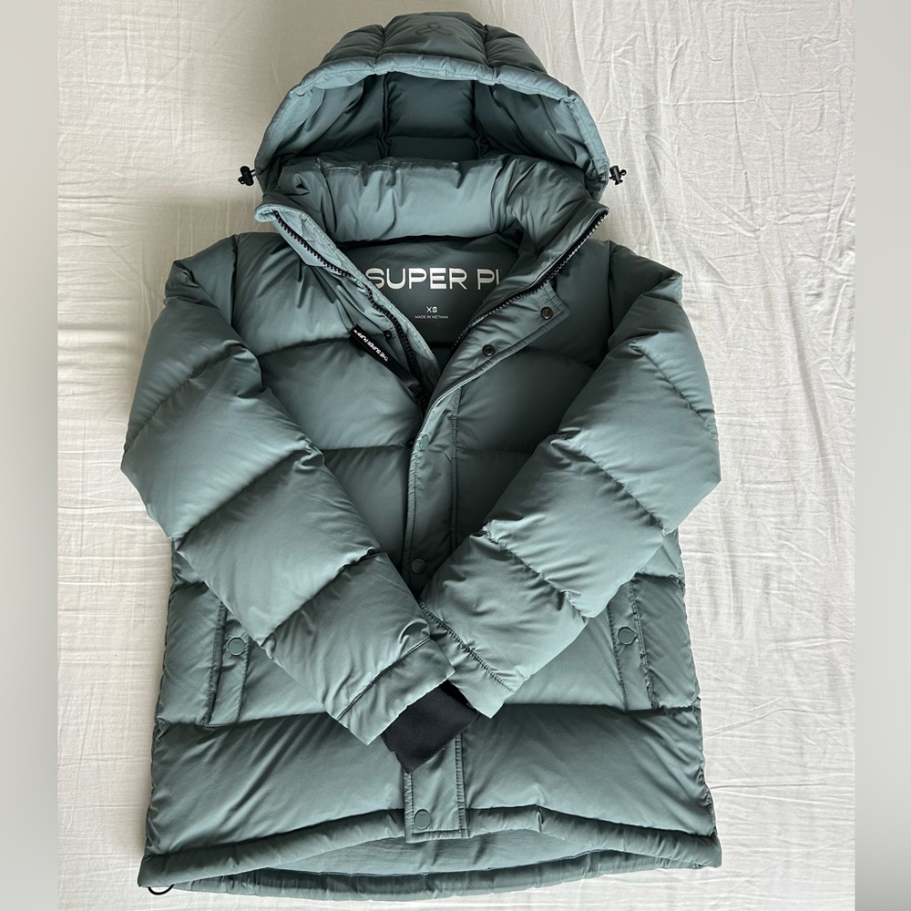 Aritzia TNA Superpuff